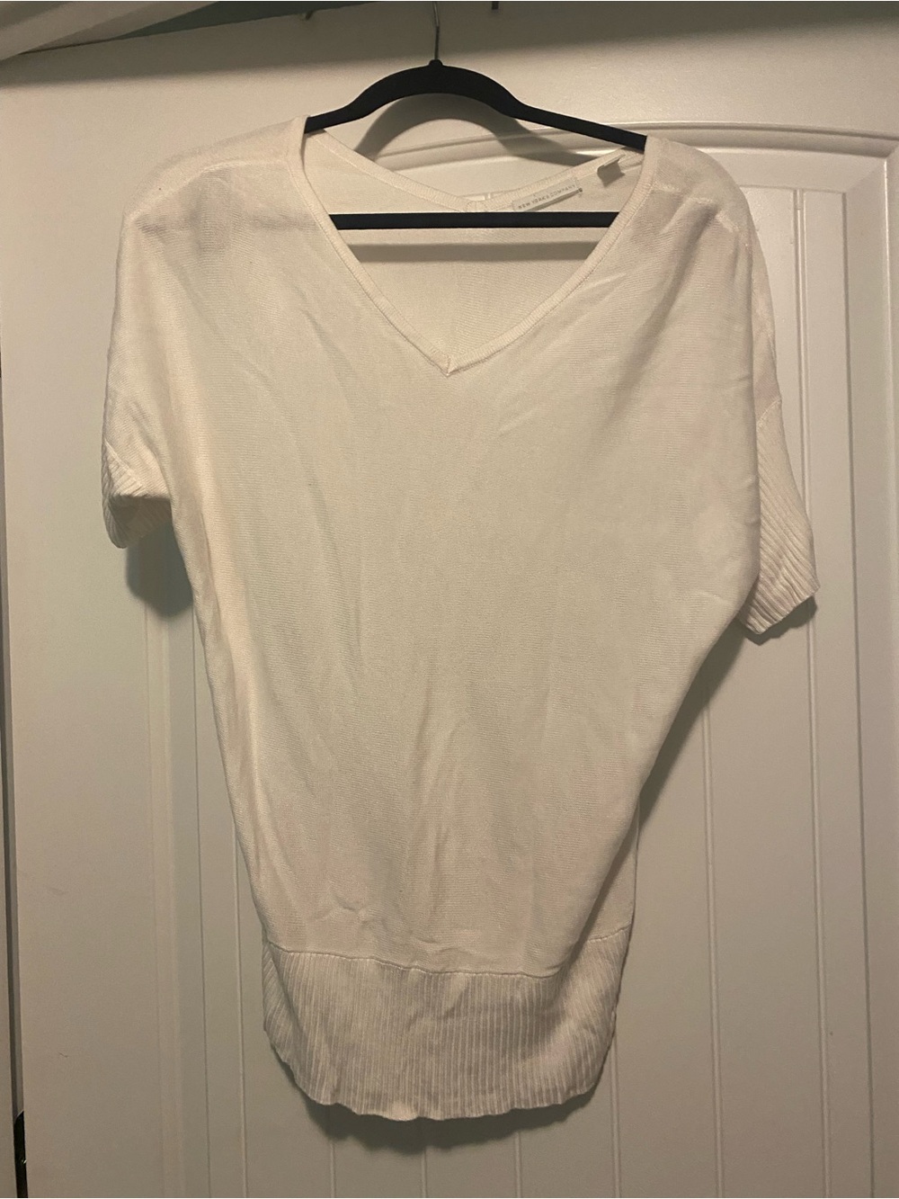 New York & Company Cream V-Neck Knit Top